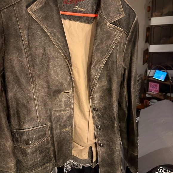 Leather jacket - Picture 9 of 12